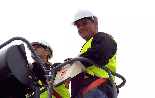 Ingeniero supervisando una obra